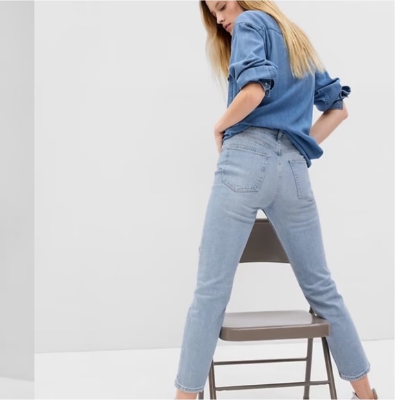 Gap Distressed High Rise Cheeky Straight Jeans with Washwell Light Destroy Wash - Picture 9 of 11